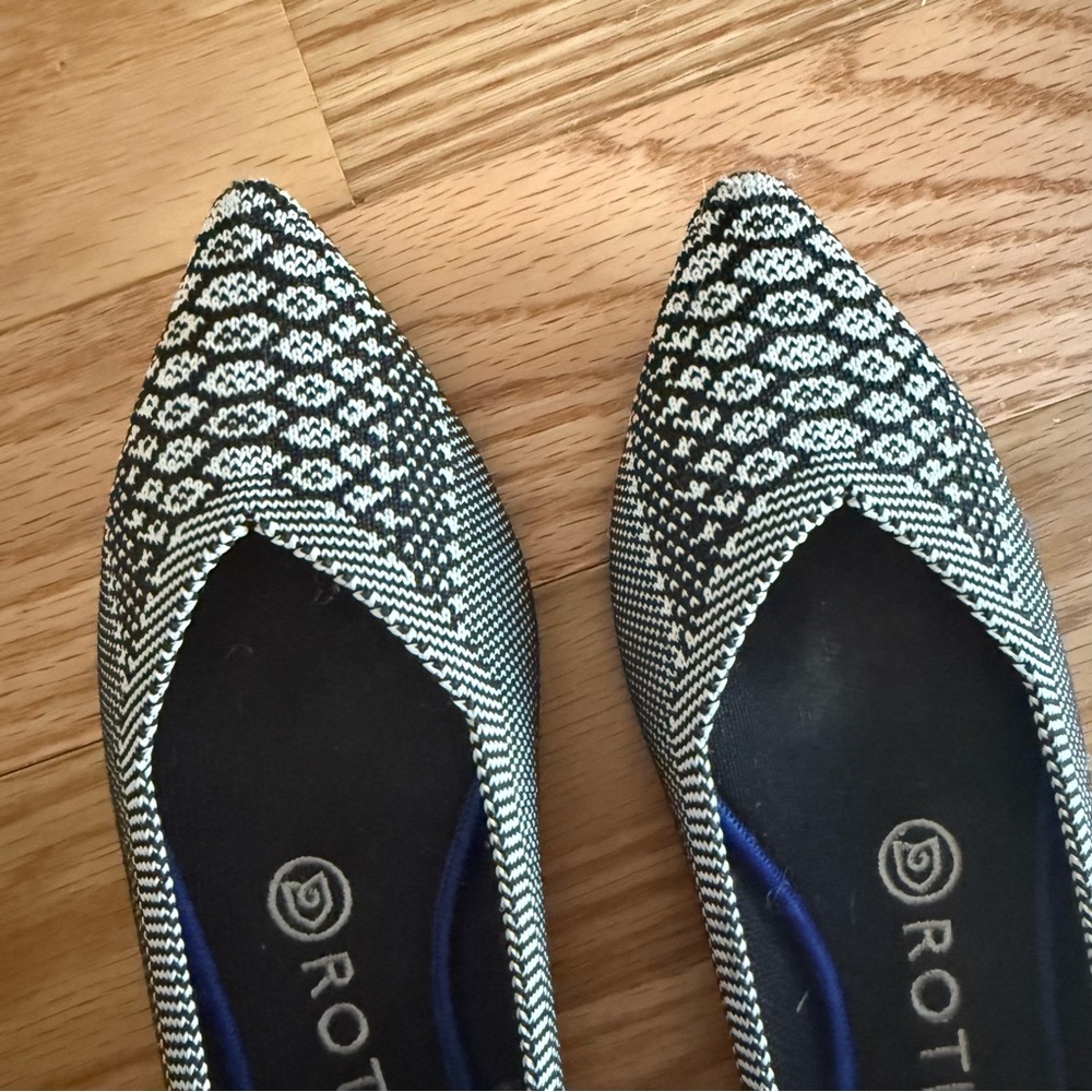 Rothy’s The Point Python Black and White Rare Retired Shoe Style Flats Size 7 - Picture 2 of 8